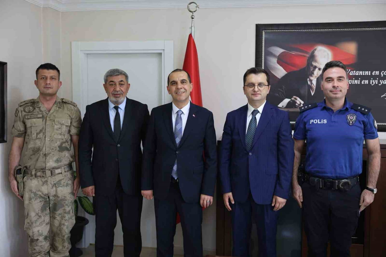 VALİ TAŞOLAR’DAN KARAKOYUNLU KAYMAKAMI KAYAŞ’A HAYIRLI OLSUN ZİYARETİ