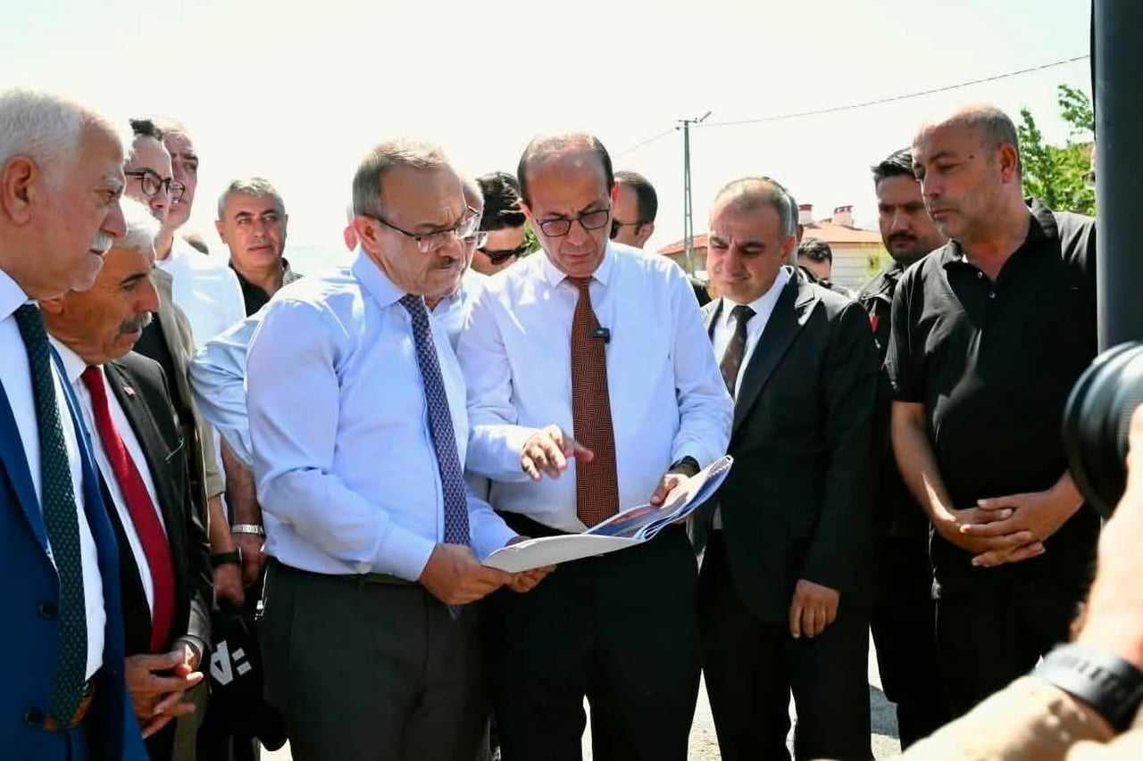 VALİ YAVUZ İLE BÜYÜKŞEHİR BELEDİYE BAŞKANI ER, YEŞİLYURT’UN TARİHİ BÖLGELERİNDEKİ YATIRIMLARI...