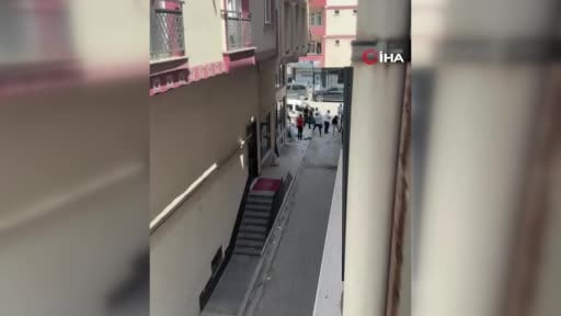 Van'da iki aile arasında taşlı sopalı kavga kamerada: 2 yaralı