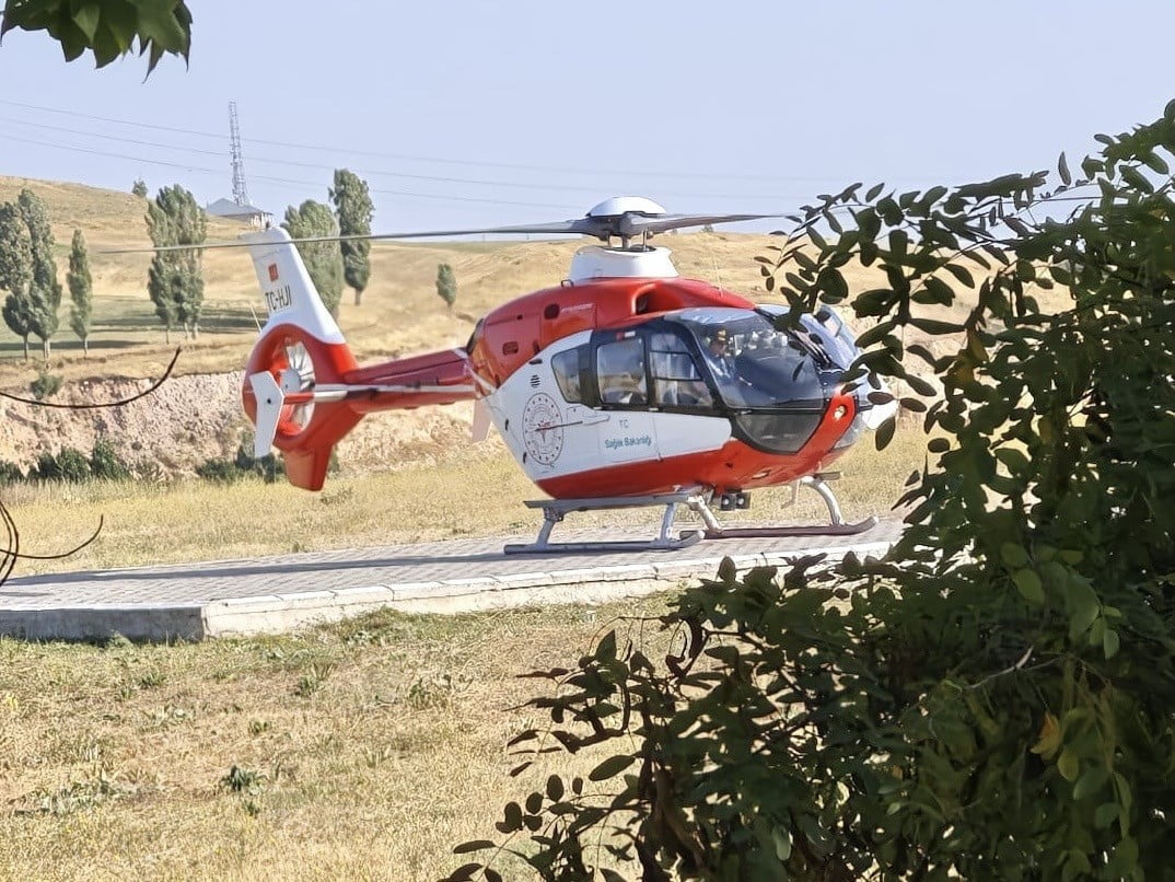 VAN'IN ERCİŞ İLÇESİNDE RAHATSIZLANAN 77 YAŞINDAKİ ENTÜBE VE İNME HEMORAJİ TANILI HASTA, İLERİ...