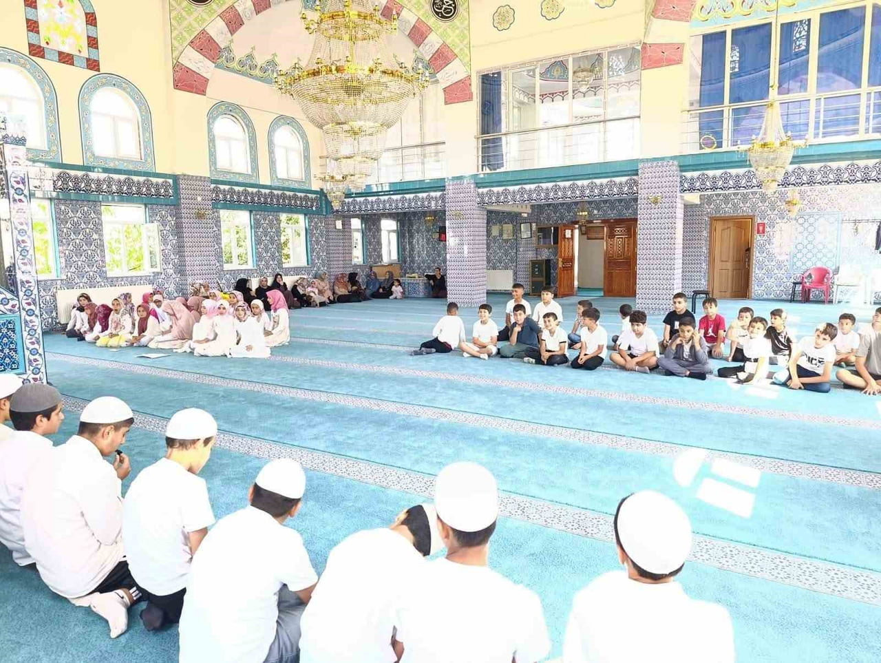 VAN’IN EDREMİT İLÇE MÜFTÜLÜĞÜNE BAĞLI ŞEHİTLİK CAMİİ’NDE DÜZENLENEN ERKEK VE KIZ YAZ KUR’AN...
