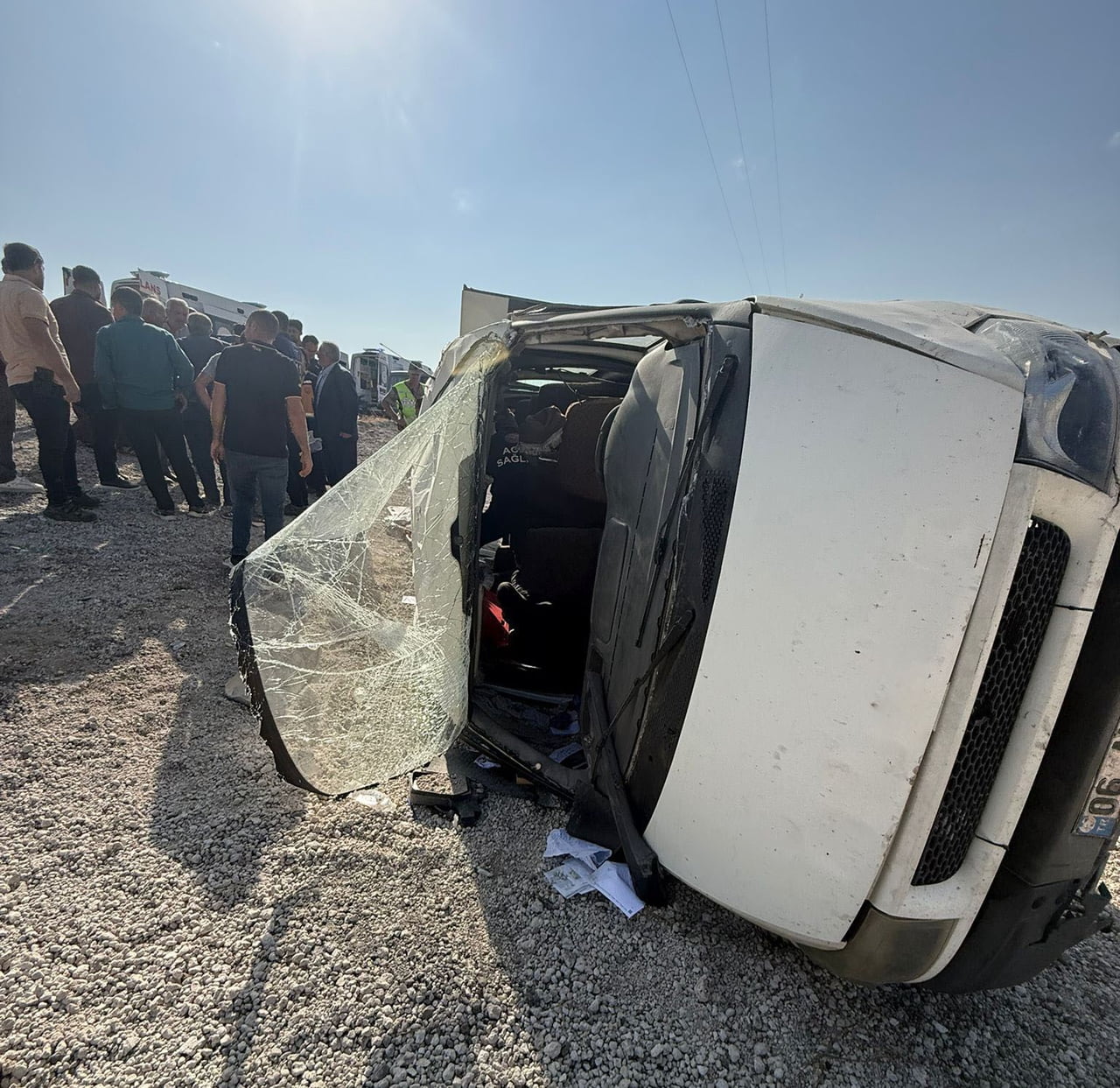 VAN’IN ERCİŞ İLÇESİNDE KAPALI KAPASA KAMYONETİN TAKLA ATMASI SONUCU MEYDANA GELEN TRAFİK KAZASINDA...