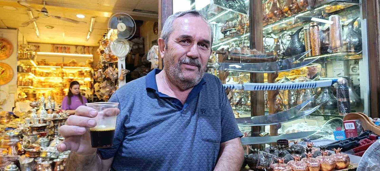 VATANDAŞ SIDDIK BALKANLI İSE, "BEN BUNDAN İKİ KERE BÖBREK TAŞI DÜŞÜRDÜM. HER GÜN İÇERİM...