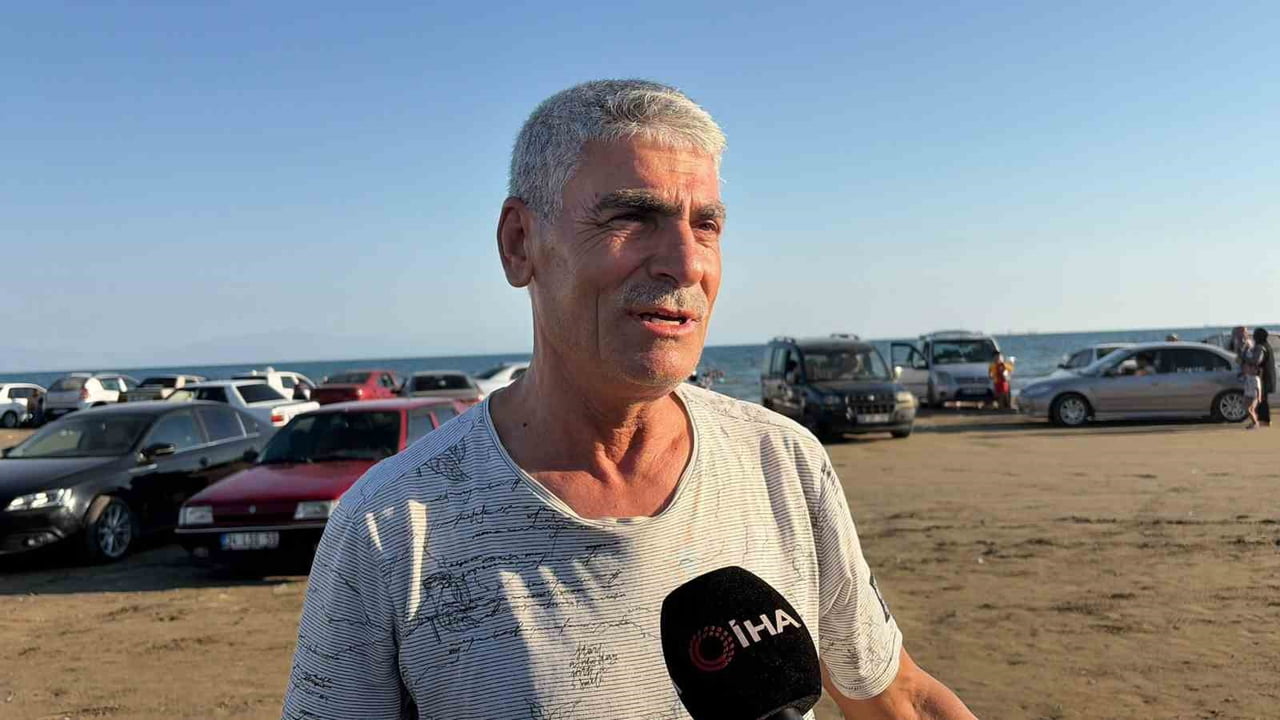 VATANDAŞLAR, BUNALTICI SICAKLARDAN UZAKLAŞIP SERİNLEMEK İÇİN BURNAZ PLAJI'NI TERCİH ETTİKLERİNİ...