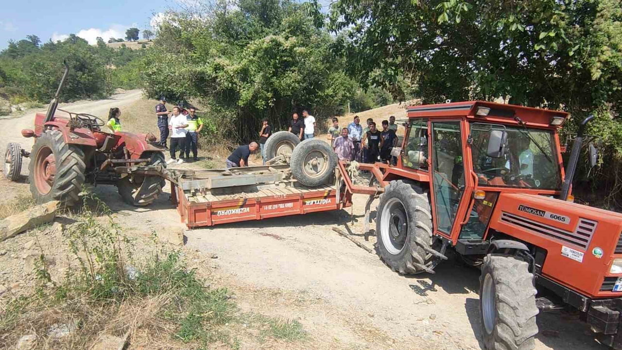 VEZİRKÖPRÜ İLÇESİNDE TRAKTÖRÜN DEVRİLMESİ SONUCU 1 KİŞİ HAYATINI KAYBETTİ, 3’Ü ÇOCUK 7 KİŞİ...