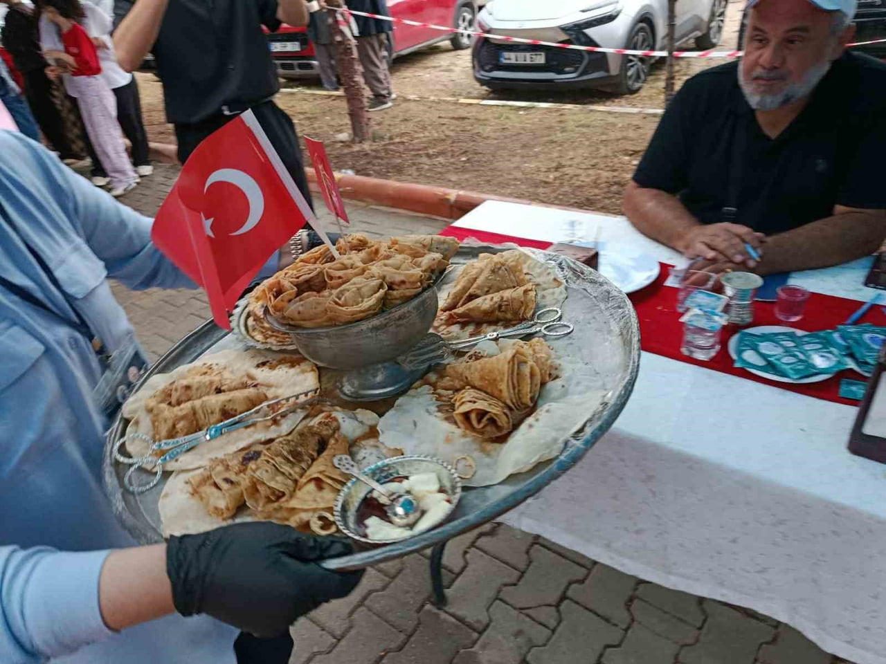 YAĞMUR, DARENDE LEZZETLERİNİN TADINI BOZMADI