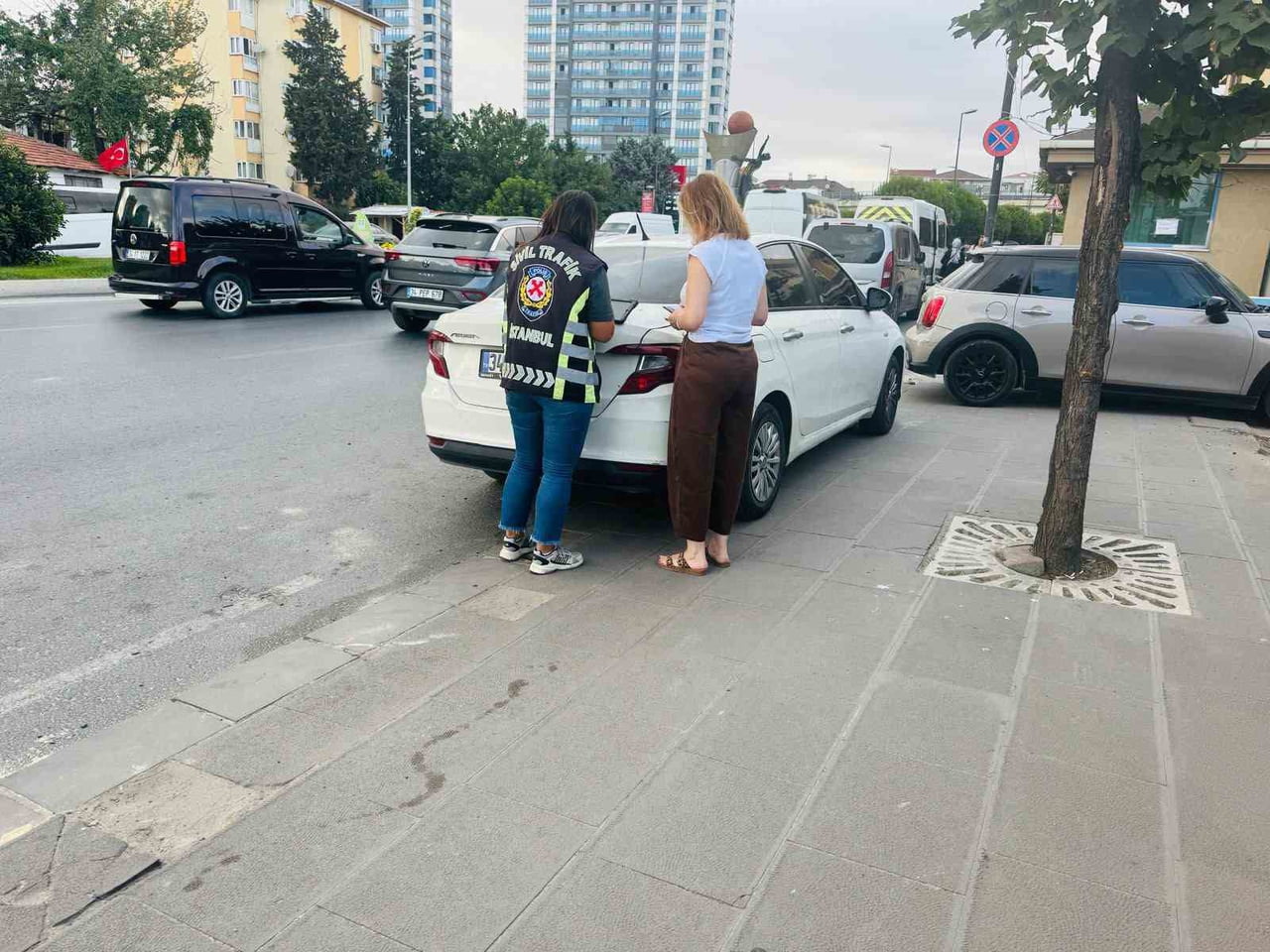 YAKALANAN SÜRÜCÜ S.A.'YA, "TEHLİKELİ ŞERİT DEĞİŞTİRMEK, GEREKSİZ ANİ YAVAŞLAMAK VE SAYGISIZCA ARAÇ...