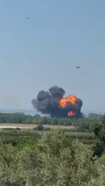 YALOVA'DA EĞİTİM UÇUŞU SIRASINDA ARIZALANAN UÇAK DÜŞTÜ. PİLOTUN KAZADAN SAĞ KURTULDUĞU...