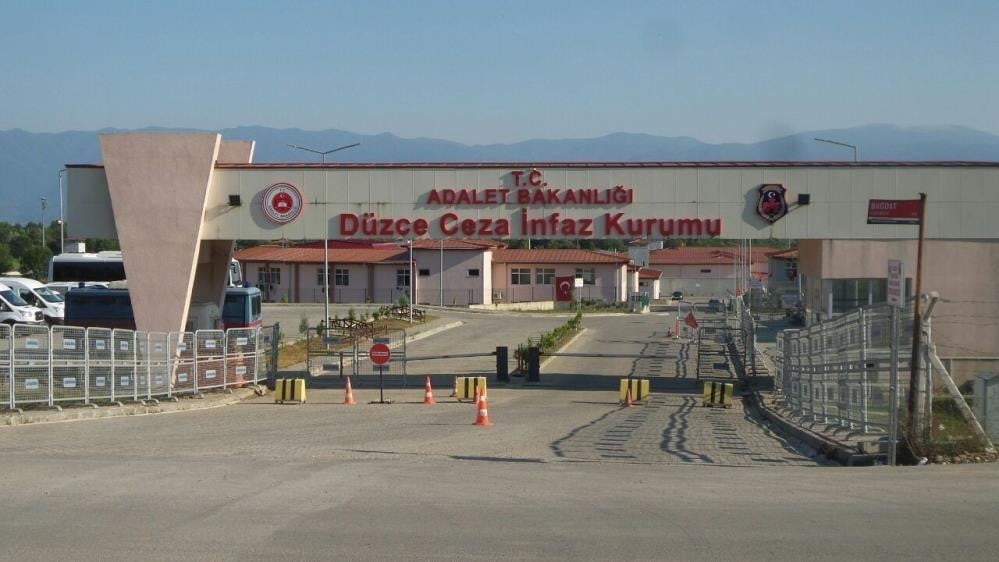 YAPILAN SORGULARDA ARAMASI BULUNAN 33 ŞAHIS GÖZALTINA ALINIRKEN 20’Sİ TUTUKLANDI.