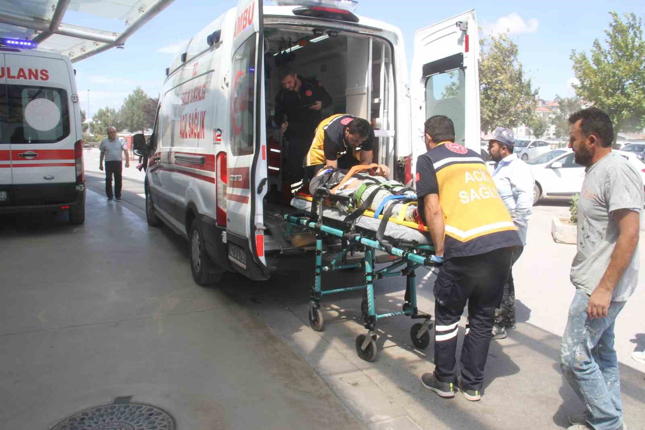 YARALI, AMBULANSLA BEYŞEHİR DEVLET HASTANESİ’NE KALDIRILDI