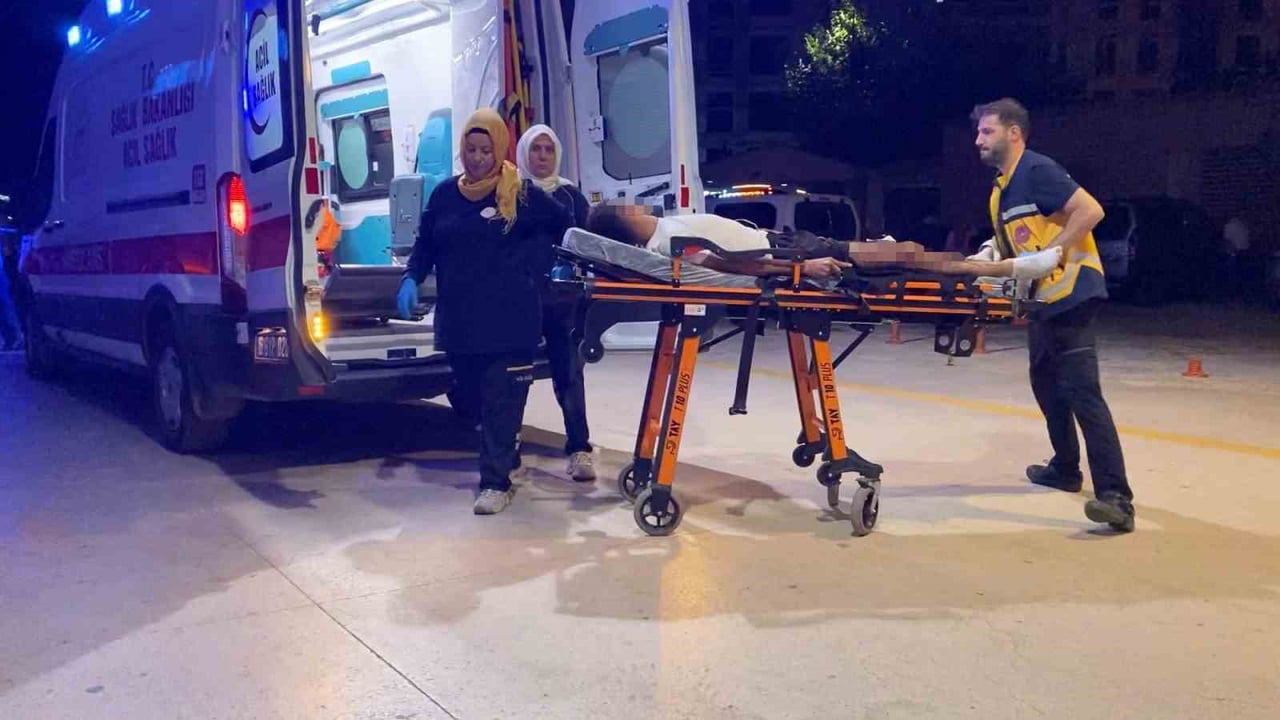YARALI, AMBULANSLA İNEGÖL DEVLET HASTANESİ’NE KALDIRILARAK TEDAVİ ALTINA ALINDI.