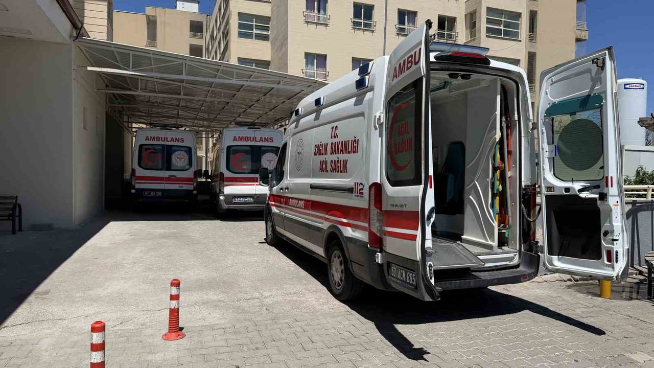 YARALI Y.A., AMBULANSLA SİVEREK DEVLET HASTANESİ’NE KALDIRILARAK TEDAVİ ALTINA ALINDI.
