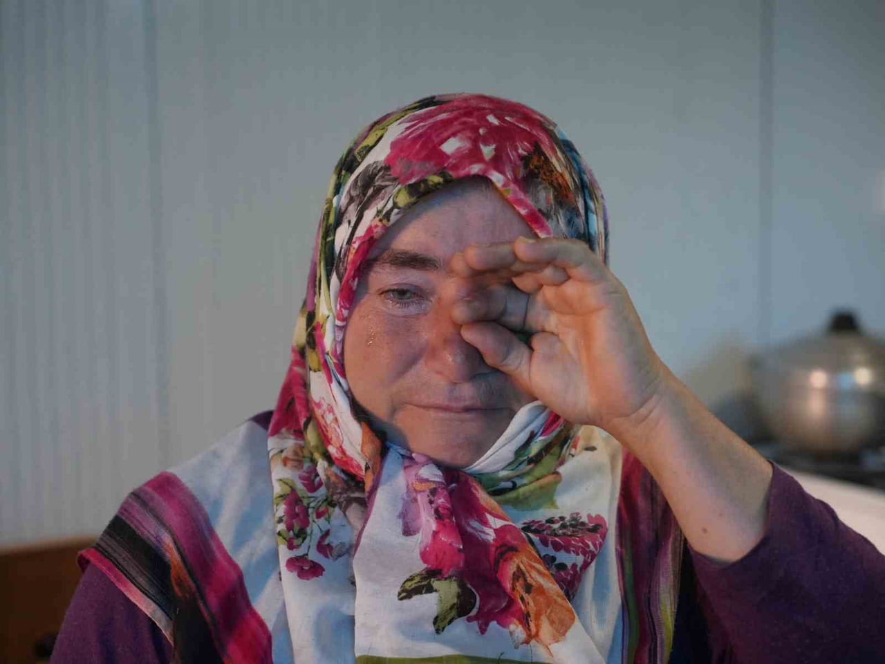 YAŞADIKLARINI ANLATAN MELİHA SÖNMEZ, GÖZYAŞLARINA BOĞULDU.