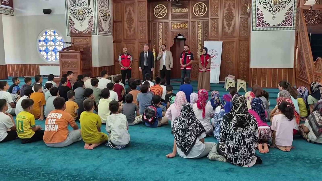 YAZ KUR'AN KURSLARI'NDA EĞİTİM GÖREN ÖĞRENCİLERE YÖNELİK BAĞIMLILIKLA MÜCADELE KONUSUNDA...
