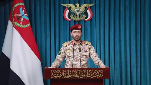 Yemen'deki İran destekli Husiler, Yemen hükümetine bağlı Acil Durum Güçleri'ne ait askeri kamplar...