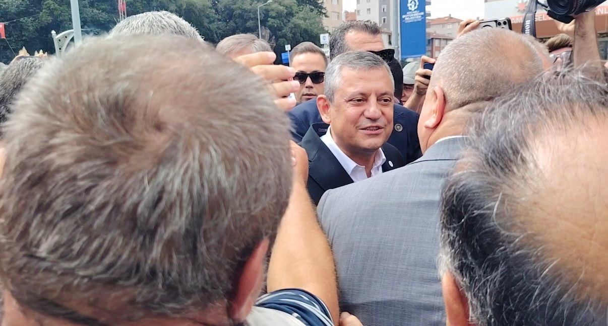 YENİ PARTİ GENEL BAŞKANI ÖZGÜR ÖZEL, KOCAELİ'DEKİ PROGRAMI KAPSAMINDA KARAMÜRSEL İLÇESİNDE ESNAF...