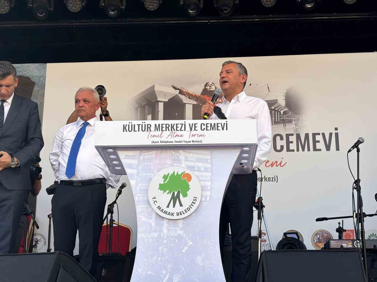 YENİ PARTİ GENEL BAŞKANI ÖZGÜR ÖZEL, "İKTİDARA ULAŞTIĞIMIZDA DEVLET ADINA ALEVİLERDEN RIZALIĞI...