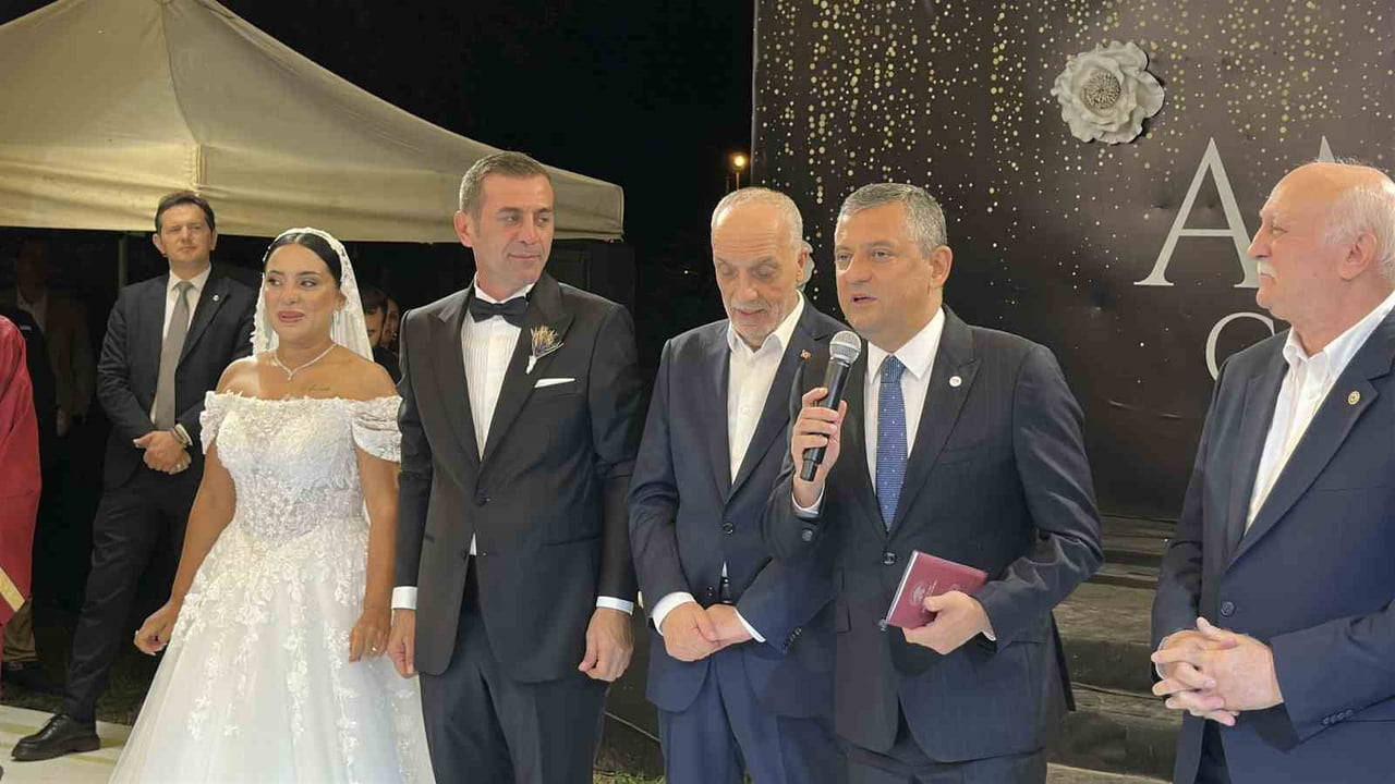 YENİ PARTİ GENEL BAŞKANI ÖZGÜR ÖZEL, YENİ PARTİ SAKARYA İL BAŞKANI OĞUZ CAN CUROĞLU İLE EDA...