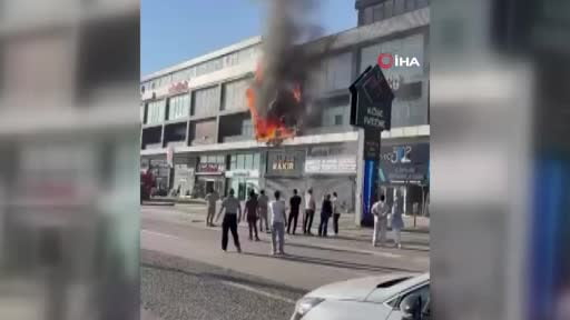 Yenimahalle’de hırdavat dükkanında çıkan yangın söndürüldü