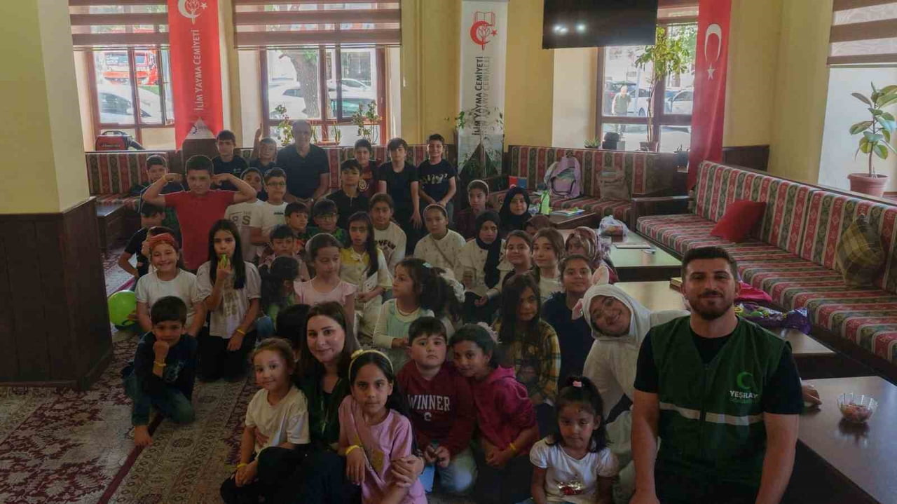 YEŞİLAY KARS ŞUBESİ, KUR’AN KURSU ÖĞRENCİLERİYLE BULUŞTU(KARS-İHA)
