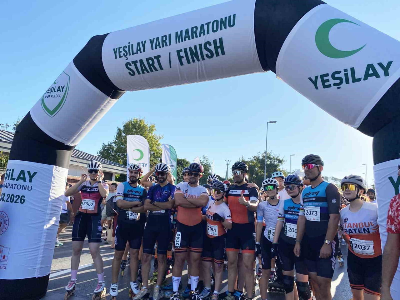 YEŞİLAY YARI MARATONU, YAKLAŞIK BİN 500 SPORCUNUN KATILIMIYLA BAŞLADI