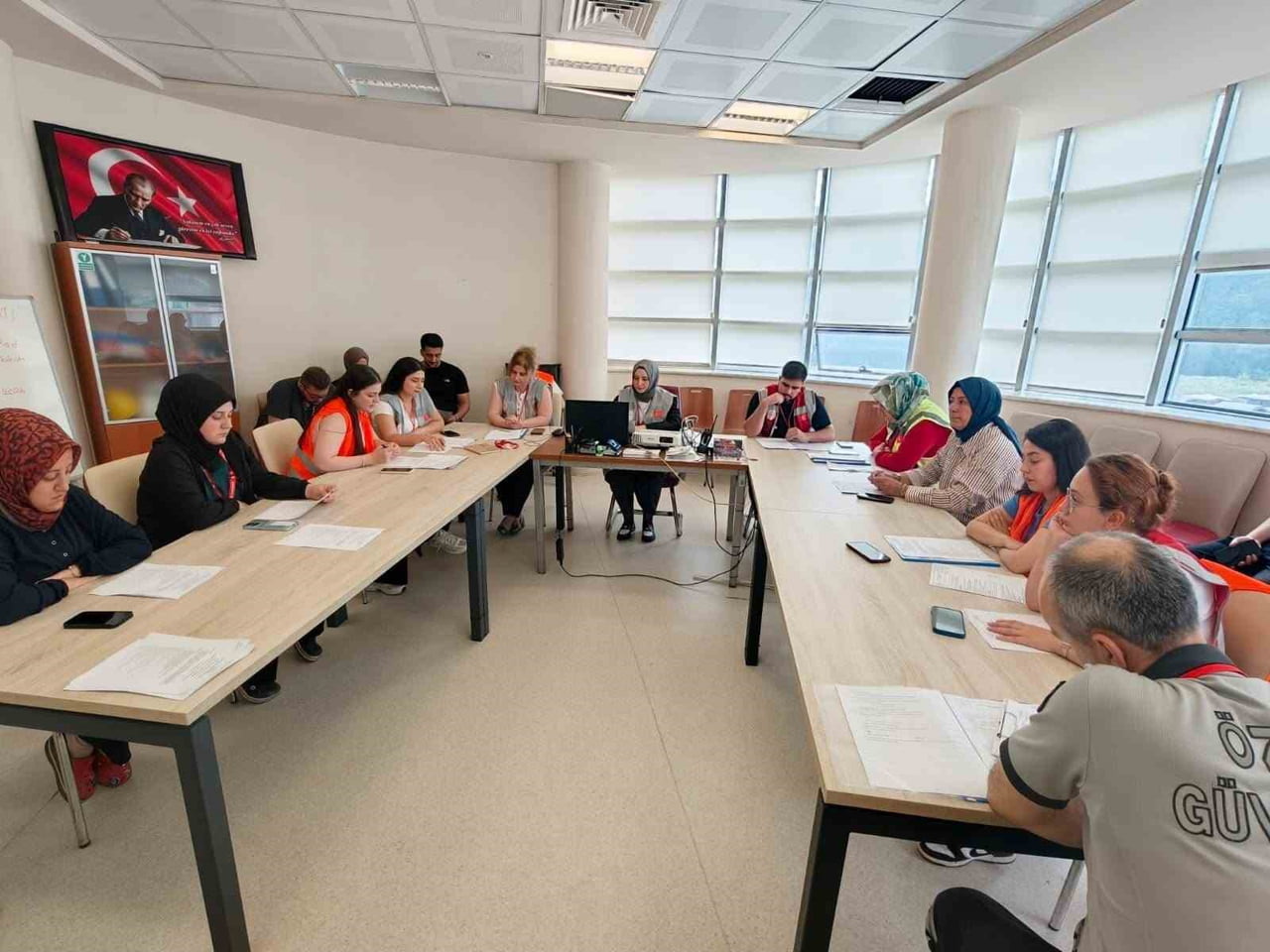 YIĞILCA İLÇE DEVLET HASTANESİ’NDE 2026 HASTANE AFET PLANLARI KAPSAMINDA DÜZENLENEN HAP MASA BAŞI...