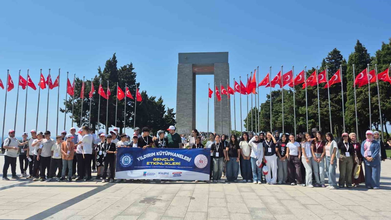 YILDIRIM BELEDİYESİ, GENÇLERİ ÇANAKKALE’NİN TARİHİ VE MANEVİ ATMOSFERİYLE BULUŞTURDU.