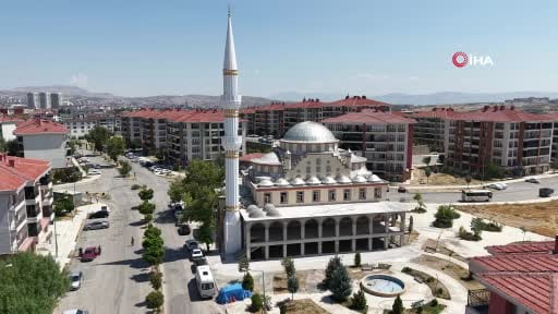 Yıldırım çarpması sonucu yıkılan minare yeniden yapıldı