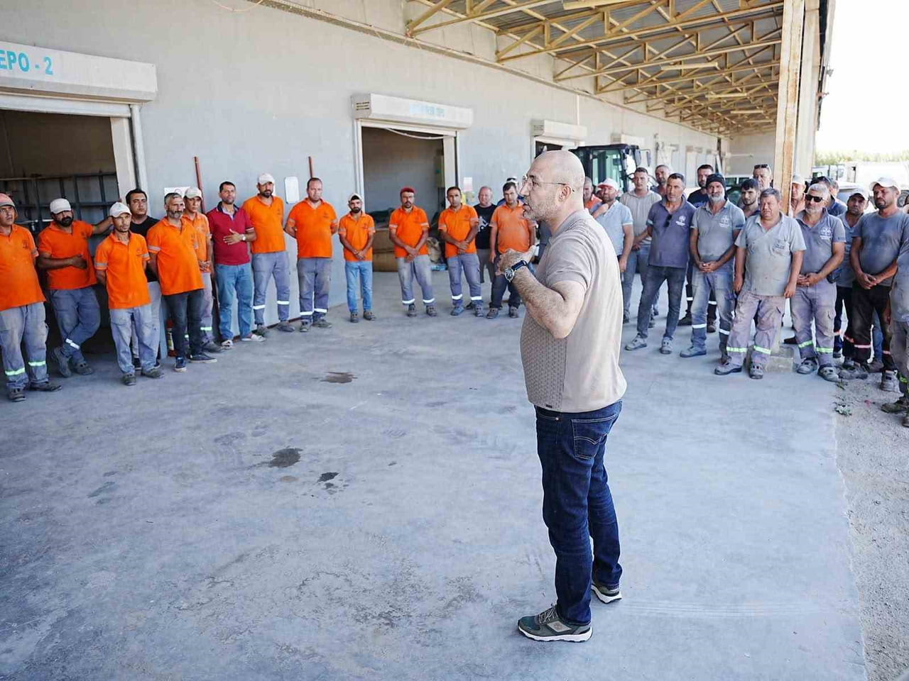 YILIN EN SICAK GÜNLERİNİN YAŞANDIĞI AYDIN'DA BAZI BELEDİYELER MESAİ SAATLERİNİ DEĞİŞTİRDİ. GÜNDÜZ...