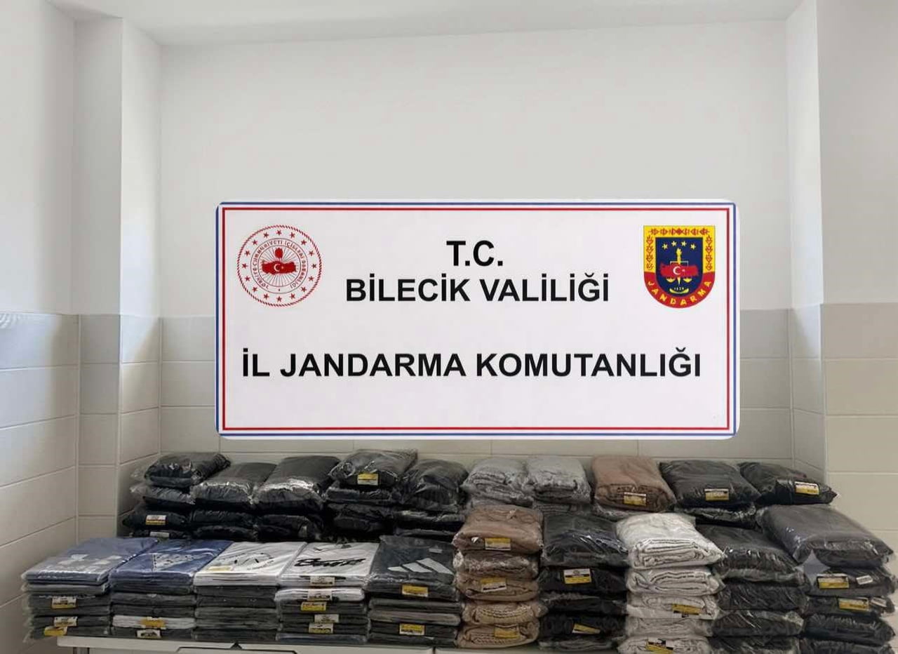 YOLCU OTOBÜSÜNDE 750 BİN TL DEĞERİNDE KAÇAK GİYİM ELE GEÇİRİLDİ