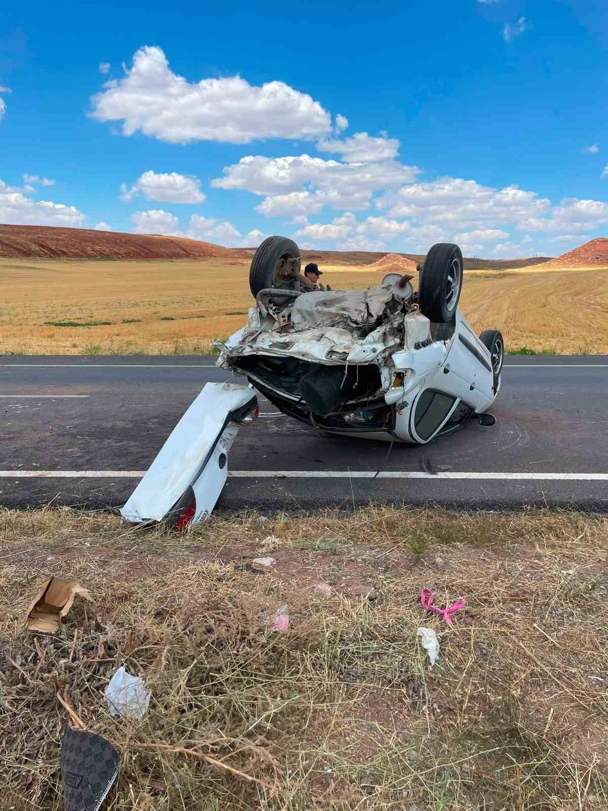 YOZGAT'IN YERKÖY İLÇESİNDE OTOMOBİL VE MİNİBÜSÜN ÇARPIŞTIĞI KAZADA 5 KİŞİ YARALANDI.-