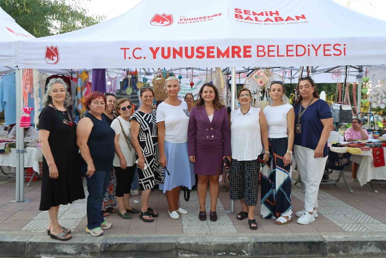 YUNUSEMRE BELEDİYESİ’NİN KATKILARIYLA DÜZENLENEN KADIN EL EMEĞİ GECE PAZARI, KAYNAK MAHALLESİ’NDE...