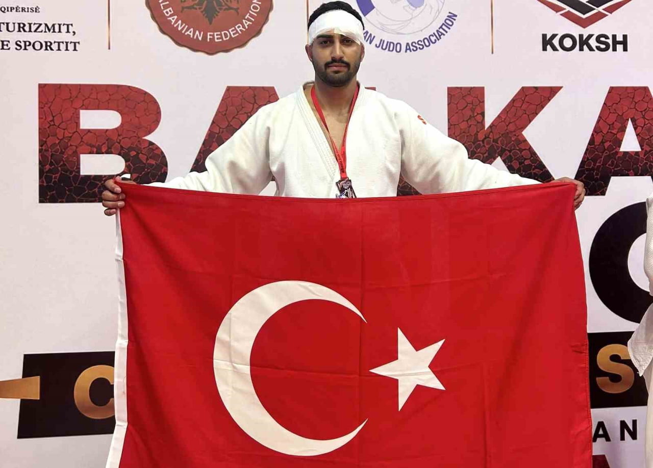 YUNUSEMRE BELEDİYESPOR'UN MİLLİ JUDOCUSU ENES PINAR, ARNAVUTLUK'TA DÜZENLENEN BÜYÜKLER BALKAN JUDO...