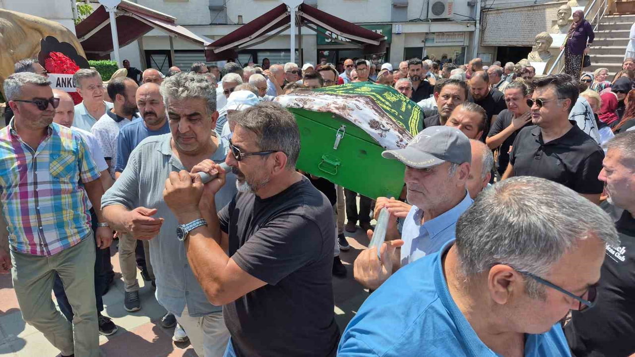 ZARİFE ERCAN İÇİN ESKİŞEHİR CEMEVİ'NDE ÖĞLE NAMAZINI MÜTEAKİP CENAZE NAMAZI KILINDI