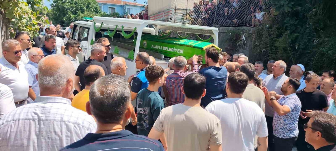 ZONGULDAK'IN ALAPLI İLÇESİNDE FINDIK BAHÇESİNDE KALP KRİZİ GEÇİREN MEHMET TEPE (51), KALDIRILDIĞI...