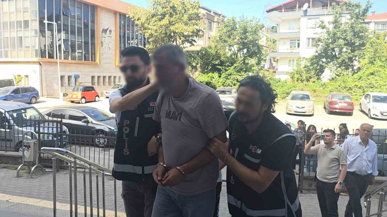 ZONGULDAK'IN KARADENİZ EREĞLİ İLÇESİNDE PİYASAYA SAHTE ALTIN SÜRMEYE ÇALIŞTIĞI İDDİA EDİLEN 2...