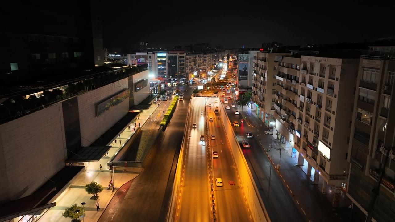 100. YIL CADDESİ’NDEKİ YENİLEME ÇALIŞMALARI SÜRÜYOR