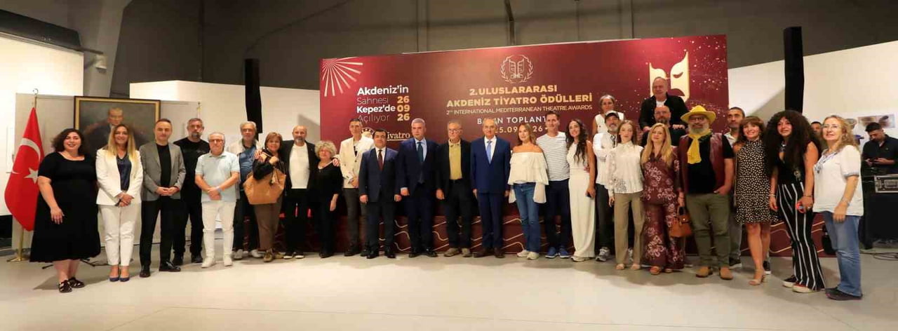 2. ULUSLARARASI TİYATRO ÖDÜLLERİ ÖNCESİ DÜZENLENEN TOPLANTIDA KONUŞAN KEPEZ BELEDİYE BAŞKANI MESUT...
