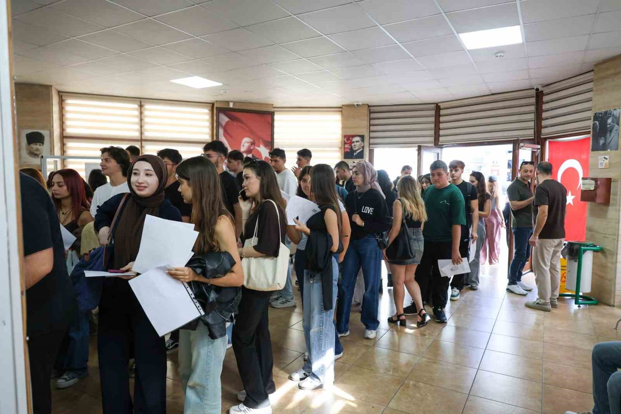 2026-2027 EĞİTİM-ÖĞRETİM YILININ BAŞLAMASIYLA ÜNİVERSİTE ÖĞRENCİLERİNİN AYKART BAŞVURULARINDA...