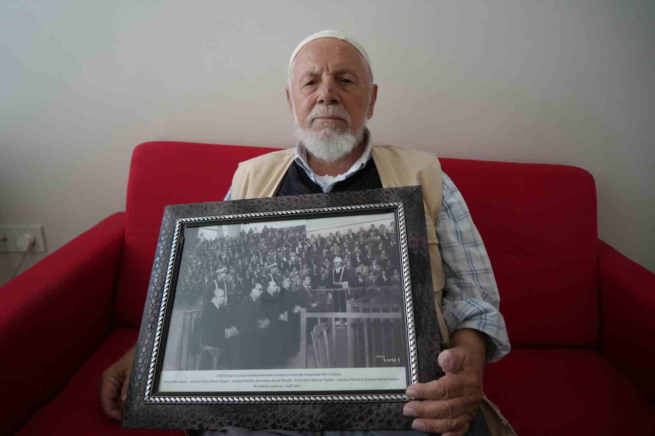 27 MAYIS 1960 ASKERİ DARBESİNİN ARDINDAN TUTUKLANARAK YASSIADA’DA YARGILANAN VE 17 EYLÜL 1961...