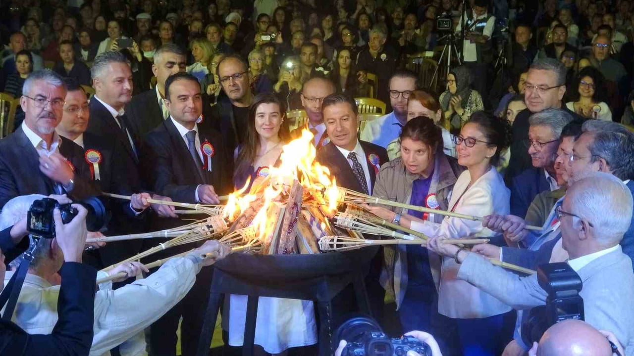 33. MENTEŞE KÜLTÜR ŞENLİĞİ ŞENLİK ATEŞİYLE BAŞLADI