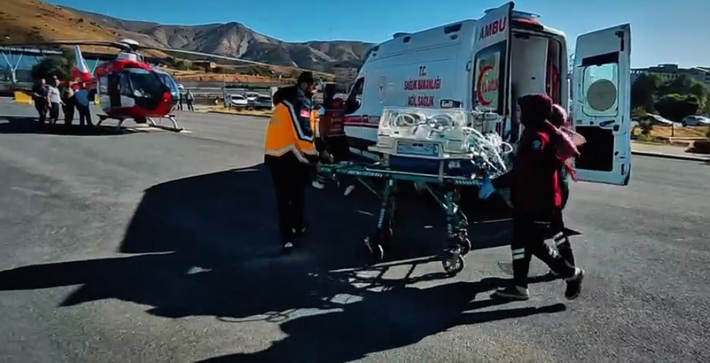 34 HAFTALIK VE 1.400 GRAM AĞIRLIĞINDA DÜNYAYA GELEN 3,5 AYLIK YENİDOĞAN HASTA, SAĞLIK BAKANLIĞINA...