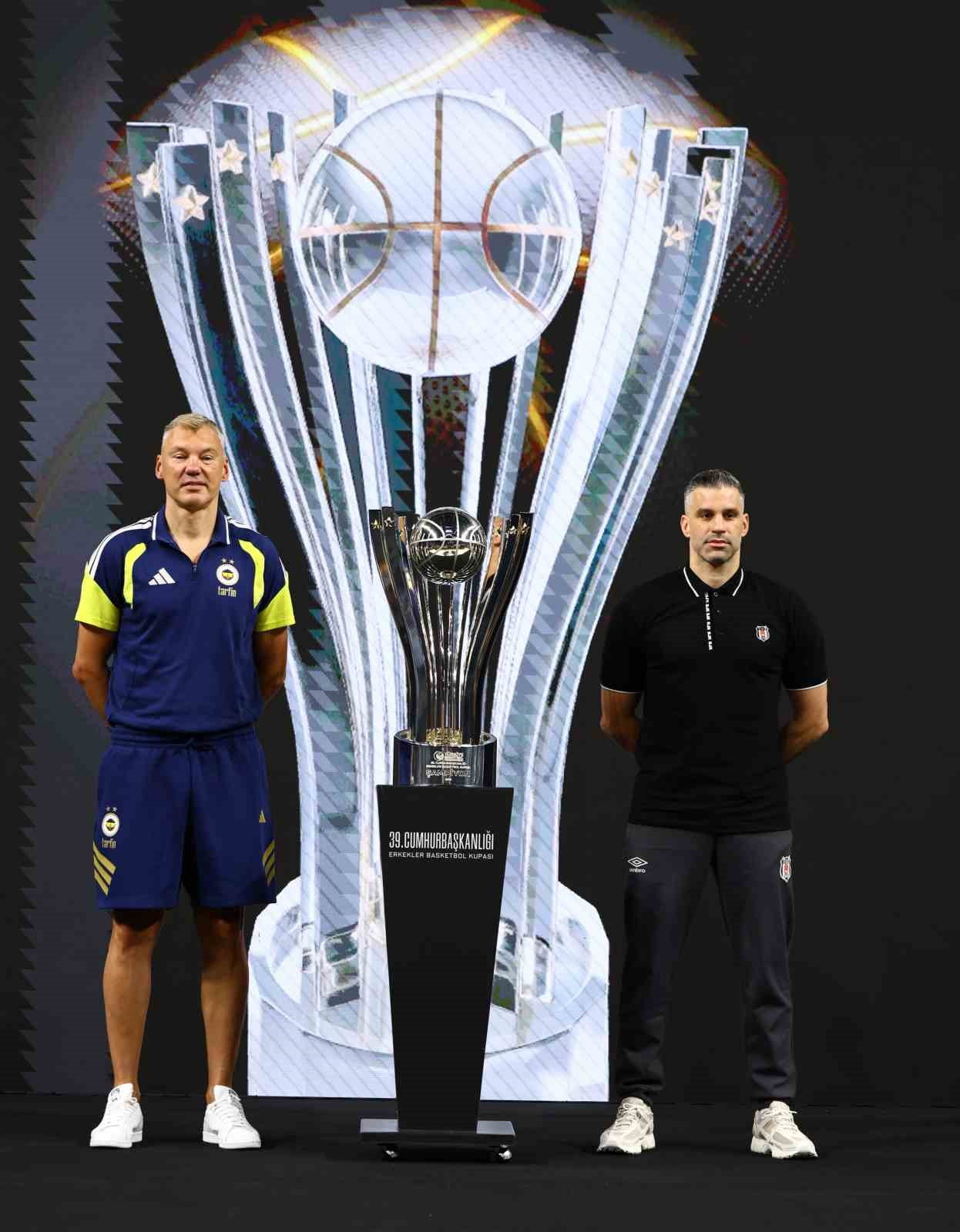 39. ERKEKLER CUMHURBAŞKANLIĞI KUPASI'NDA FENERBAHÇE ŞAMPİYONLUĞA ULAŞIRKEN BAŞANTRENÖRLERİN...