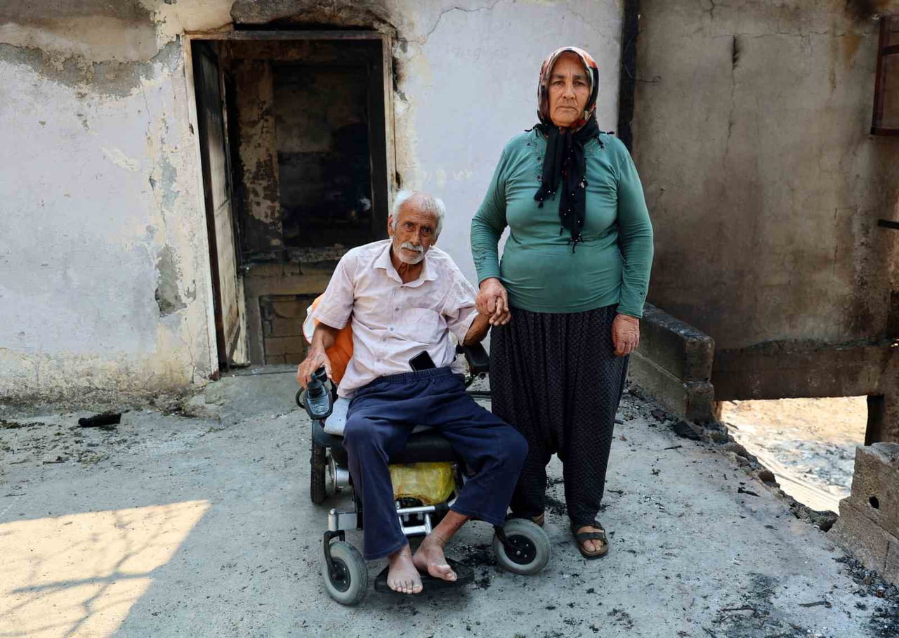 46 YILDIR AYNI EVDE OTURAN 6 ÇOCUK ANNESİ FATİŞ GÜL (70), YANGINDA BEDENSEL ENGELLİ EŞİ MEHMET...