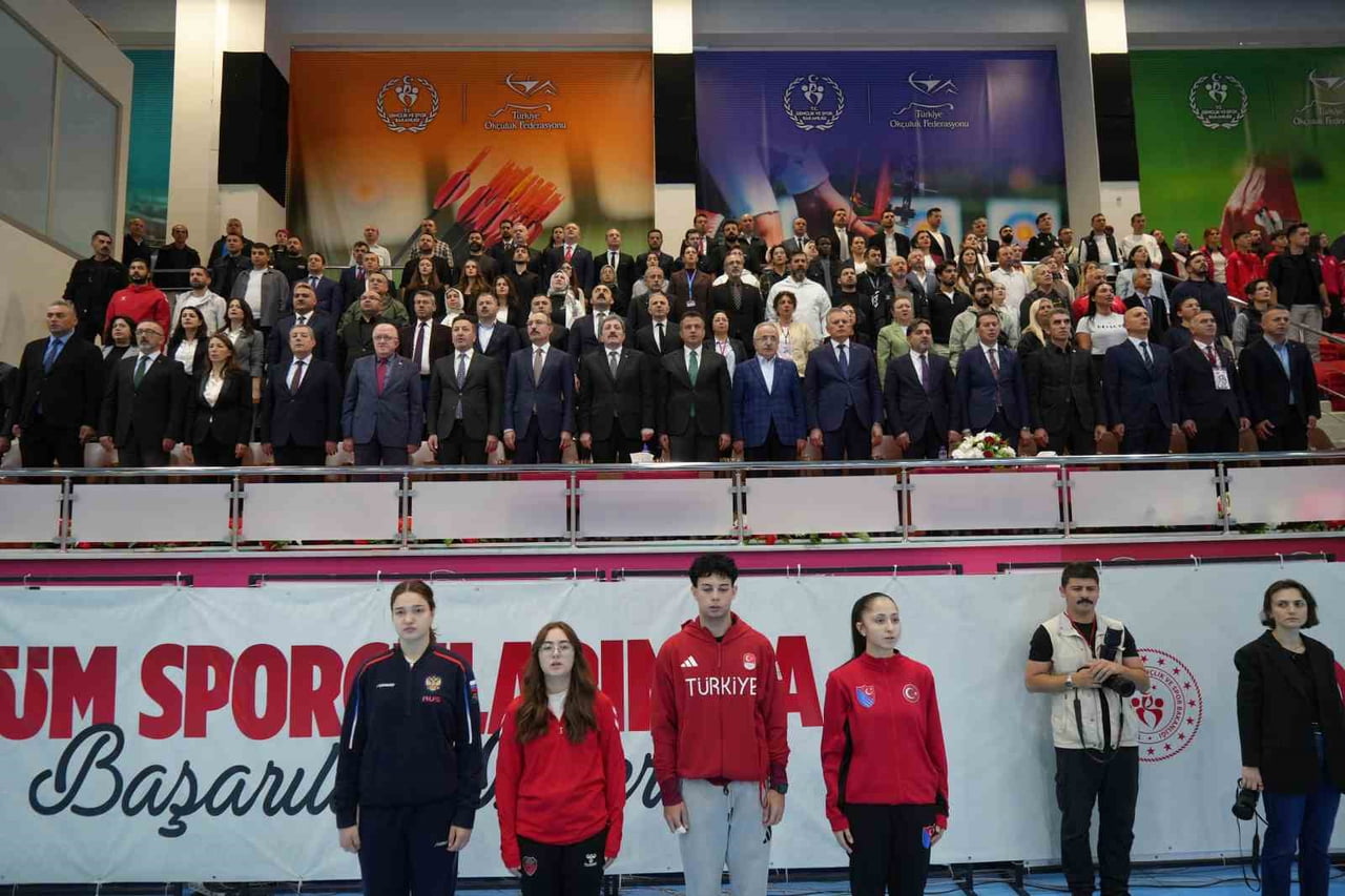 52 ÜLKEDEN 606 SPORCUNUN KATILDIĞI SAMSUN'DA DÜZENLENEN YILDIZLAR VE GENÇLER FLÖRE DÜNYA...