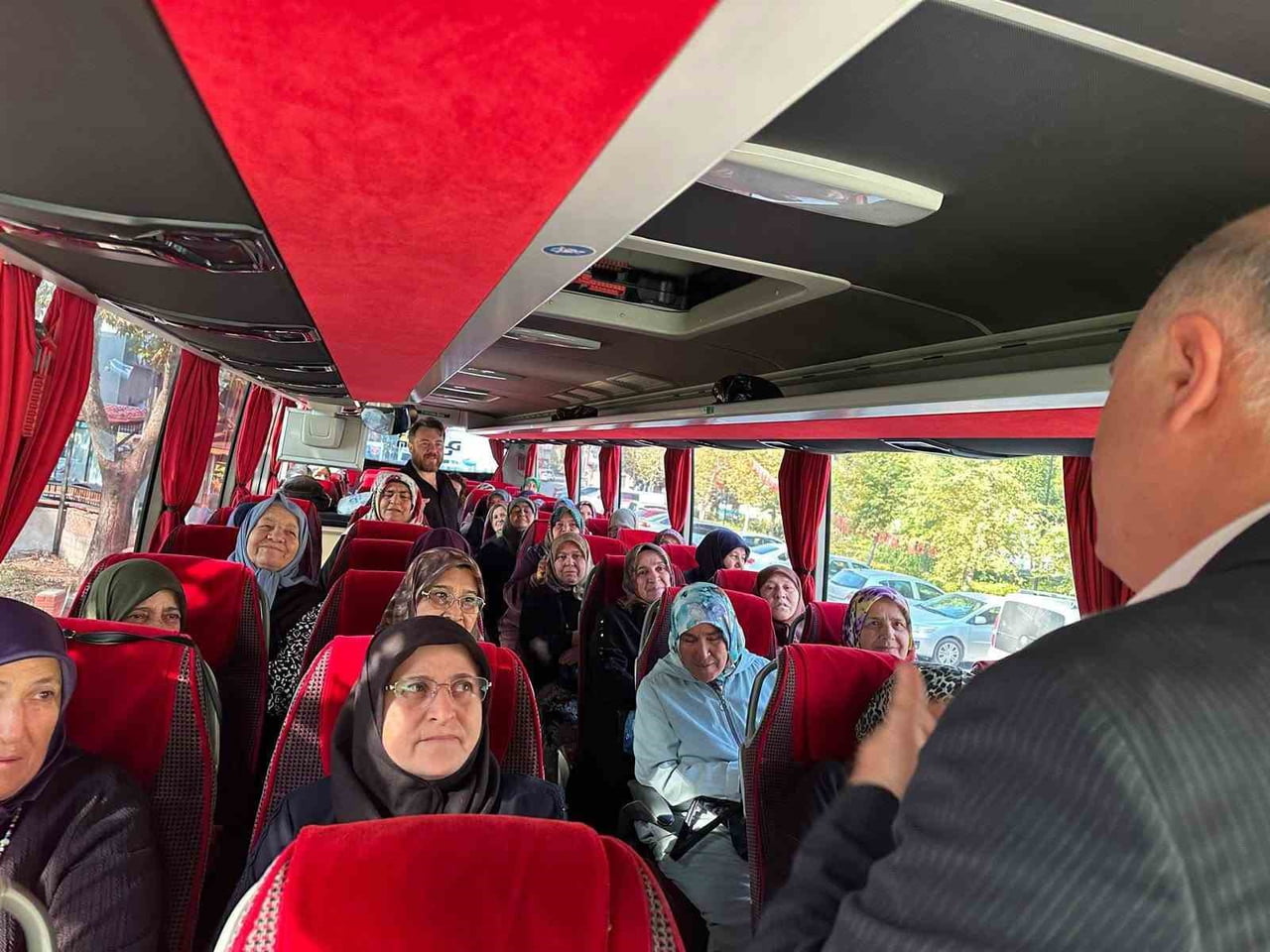 60 YAŞ ÜSTÜ KADINLAR KÜLTÜR GEZİSİ İÇİN YOLA ÇIKTI