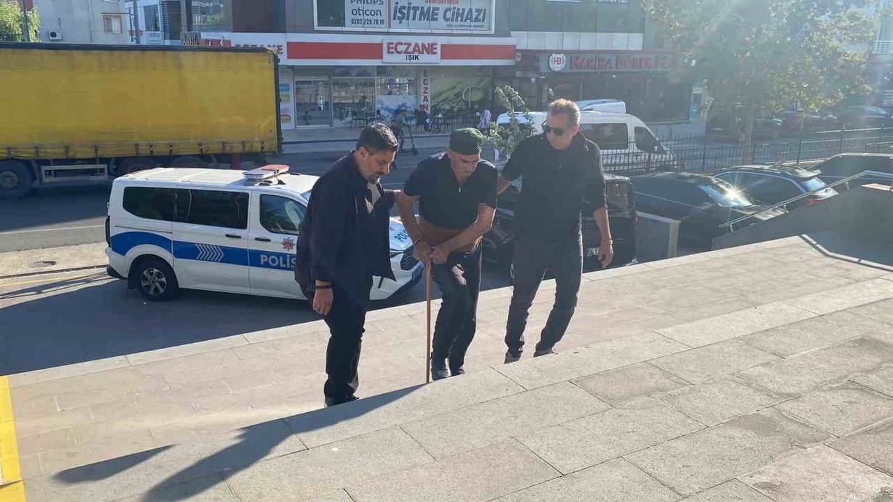 78 YAŞINDAKİ EŞİNİ SATIRLA ÖLDÜRDÜ, TUTUKLANDI