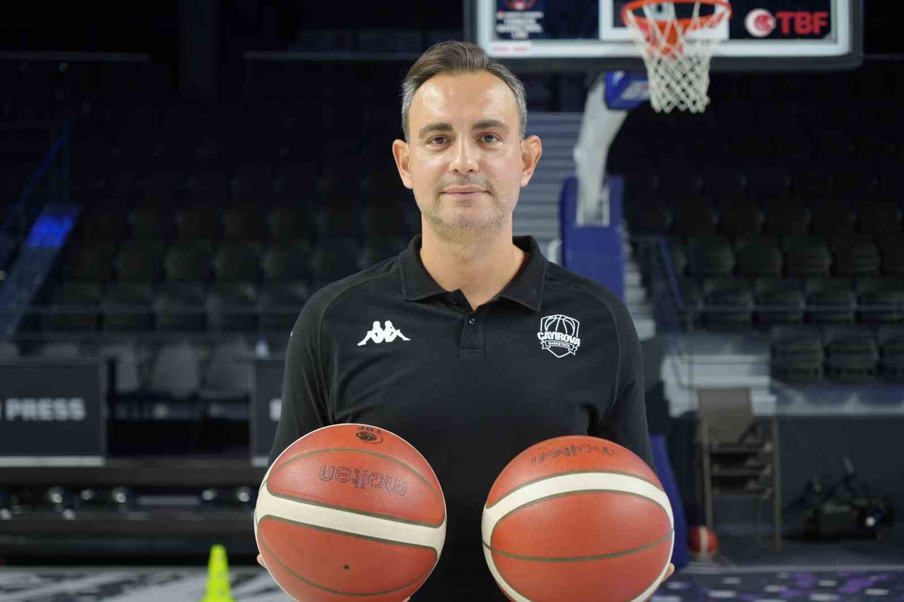 A MİLLİ ERKEK BASKETBOL TAKIMI YARDIMCI ANTRENÖRÜ ENDER ARSLAN