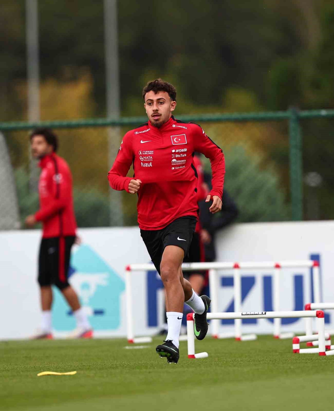 A MİLLİ FUTBOL TAKIMI'NIN ADAY KADROSUNDA YER ALAN İLHAN FAKILI, ÜMİT MİLLİ TAKIMI'NIN UKRAYNA İLE...