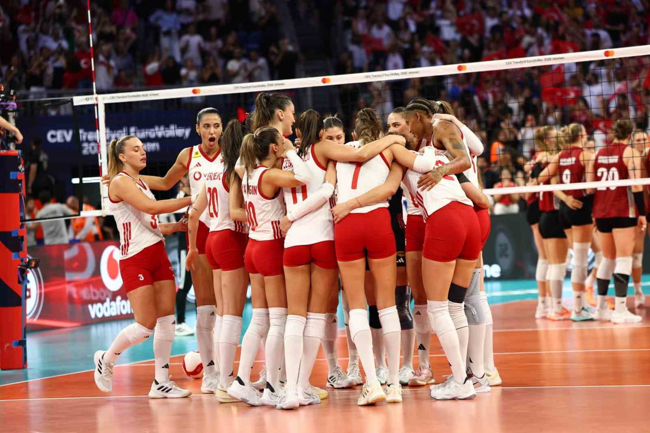 A MİLLİ KADIN VOLEYBOL TAKIMI, CEV TRENDYOL 2026 KADINLAR AVRUPA VOLEYBOL ŞAMPİYONASI YARI...